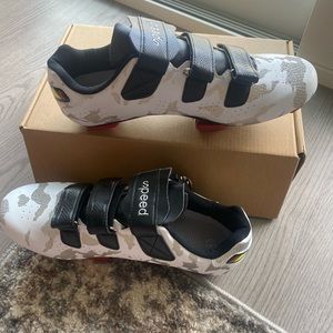 Brand new Peloton compatible spin shoes or outdoor bike shoes. Delta clips.